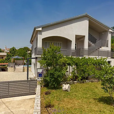 Schoenes In Mit Privatem Pool Bribir